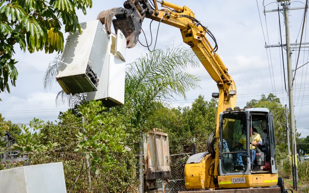 Soldiers help resilient Logan residents with the flood clean-up