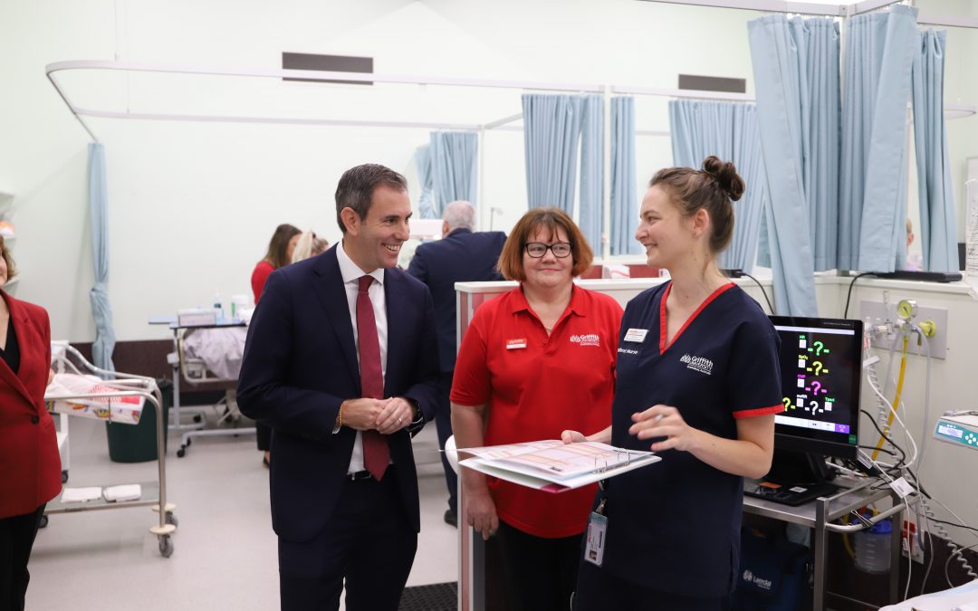 Federal Treasurer visits Griffith University’s Logan campus
